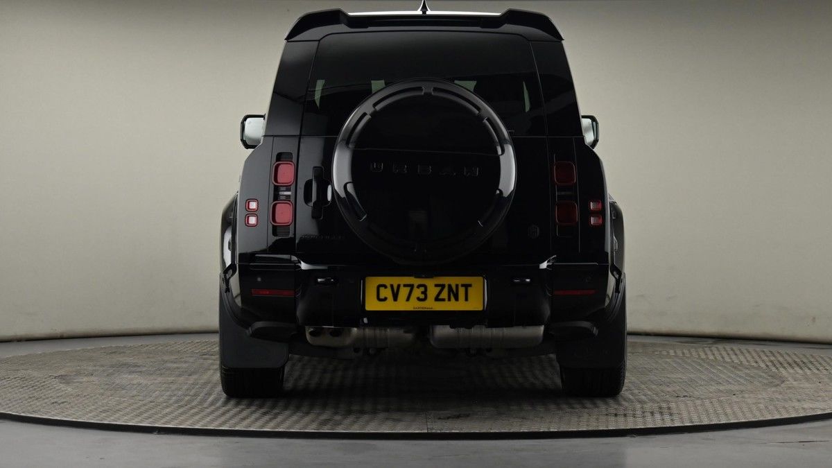 Land Rover Defender 130 Image 25