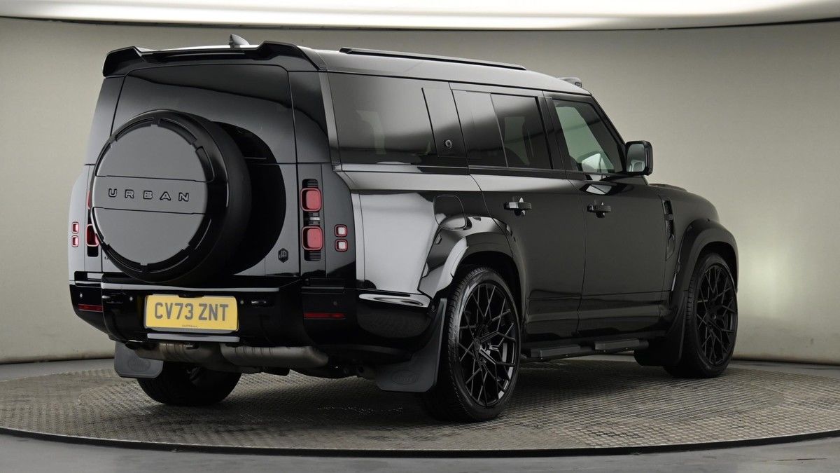 Land Rover Defender 130 Image 26
