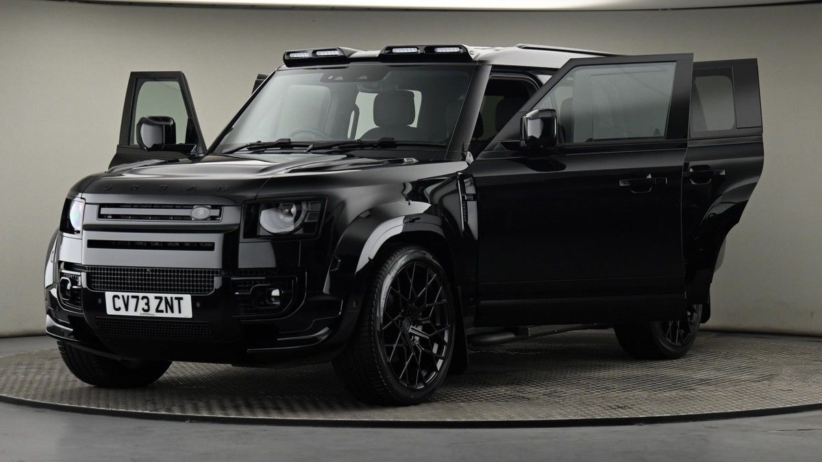 Land Rover Defender 130 Image 28