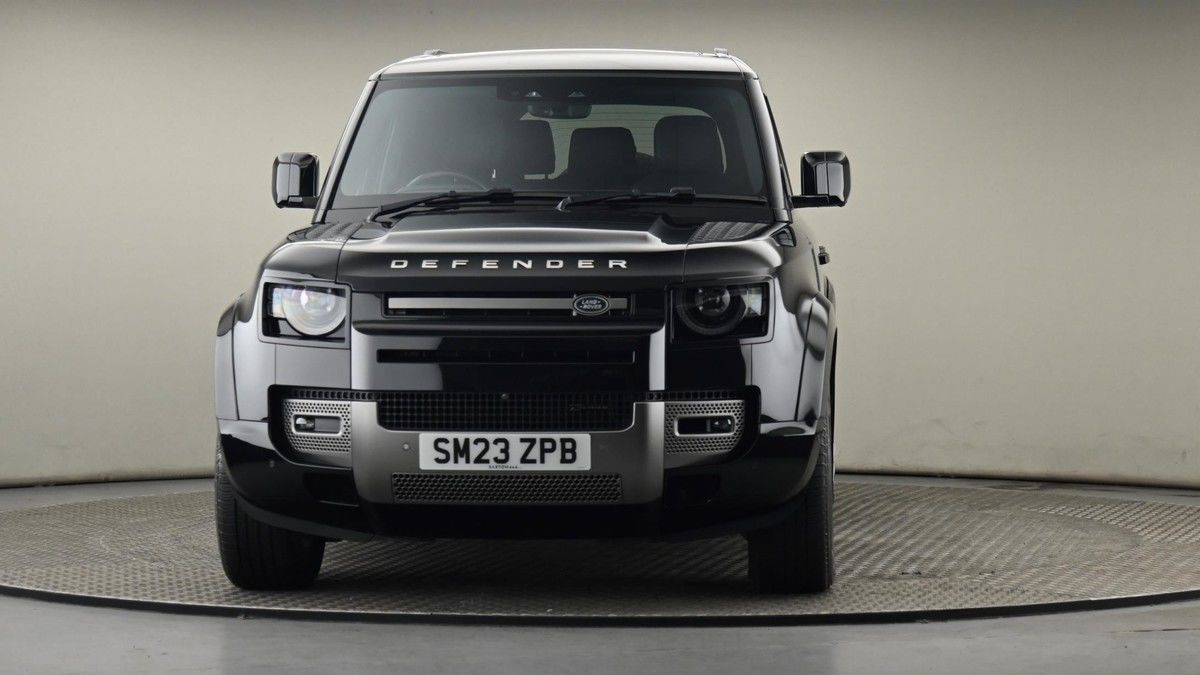 Land Rover Defender 130 Image 21