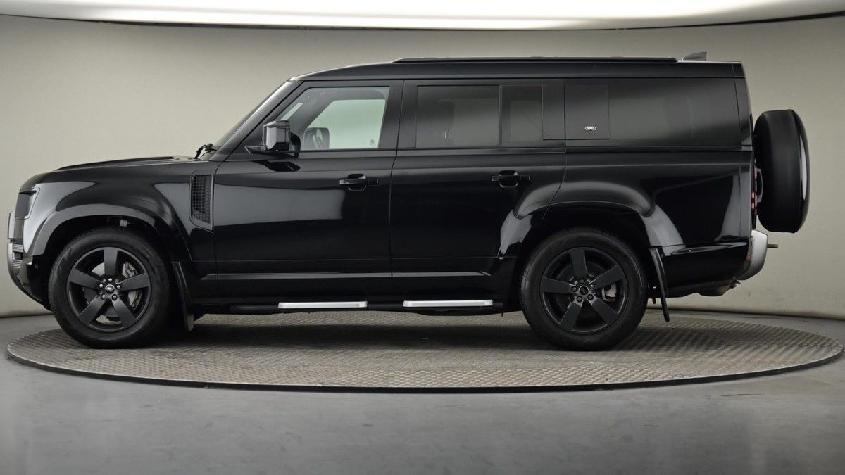 Land Rover Defender 130 Image 23