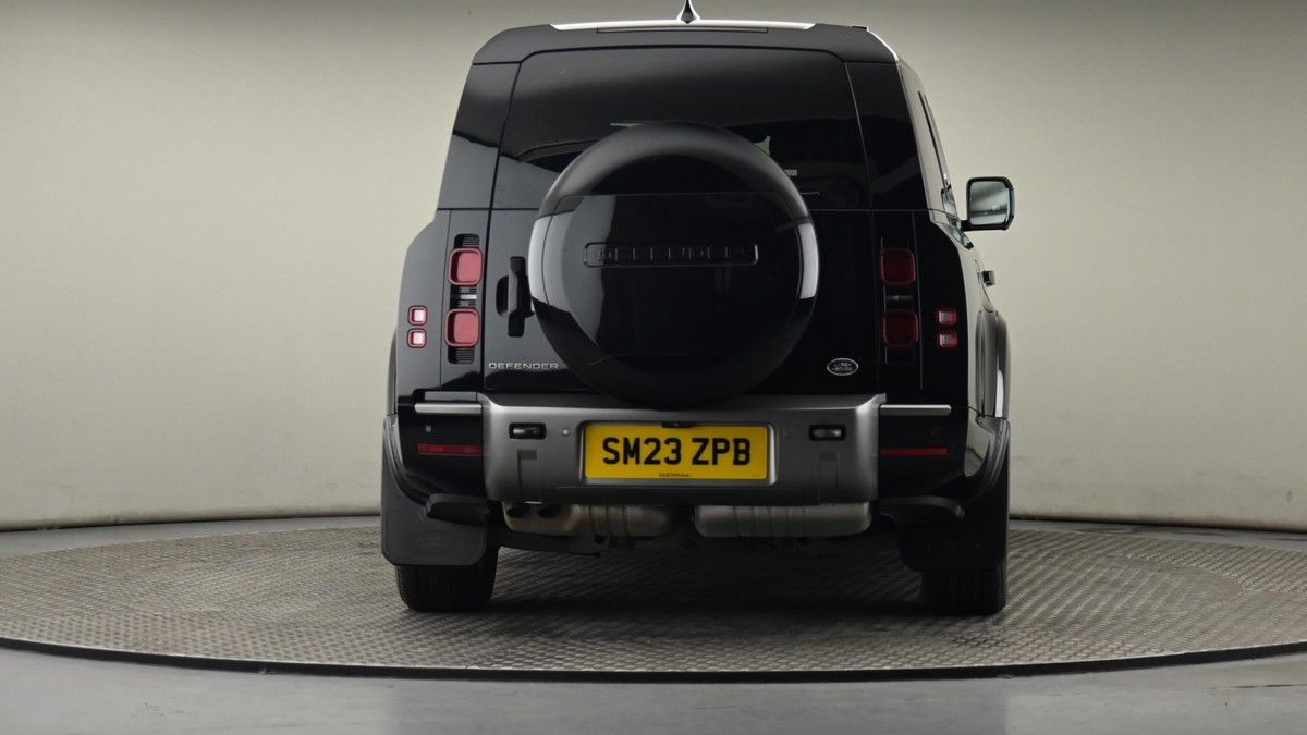 Land Rover Defender 130 Image 25