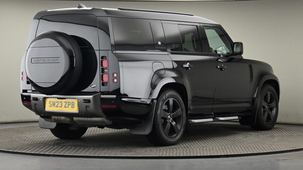 Land Rover Defender 130 Image 26