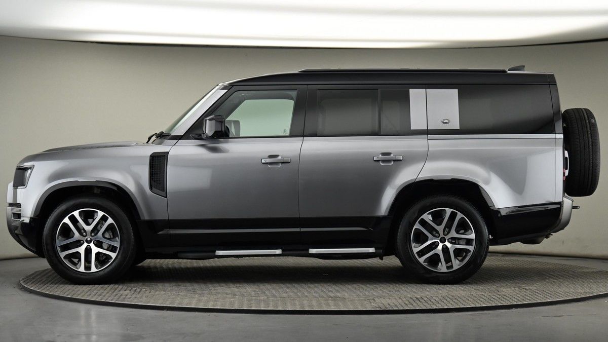 Land Rover Defender 130 Image 23