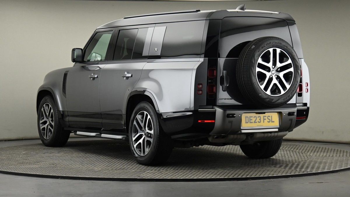 Land Rover Defender 130 Image 24