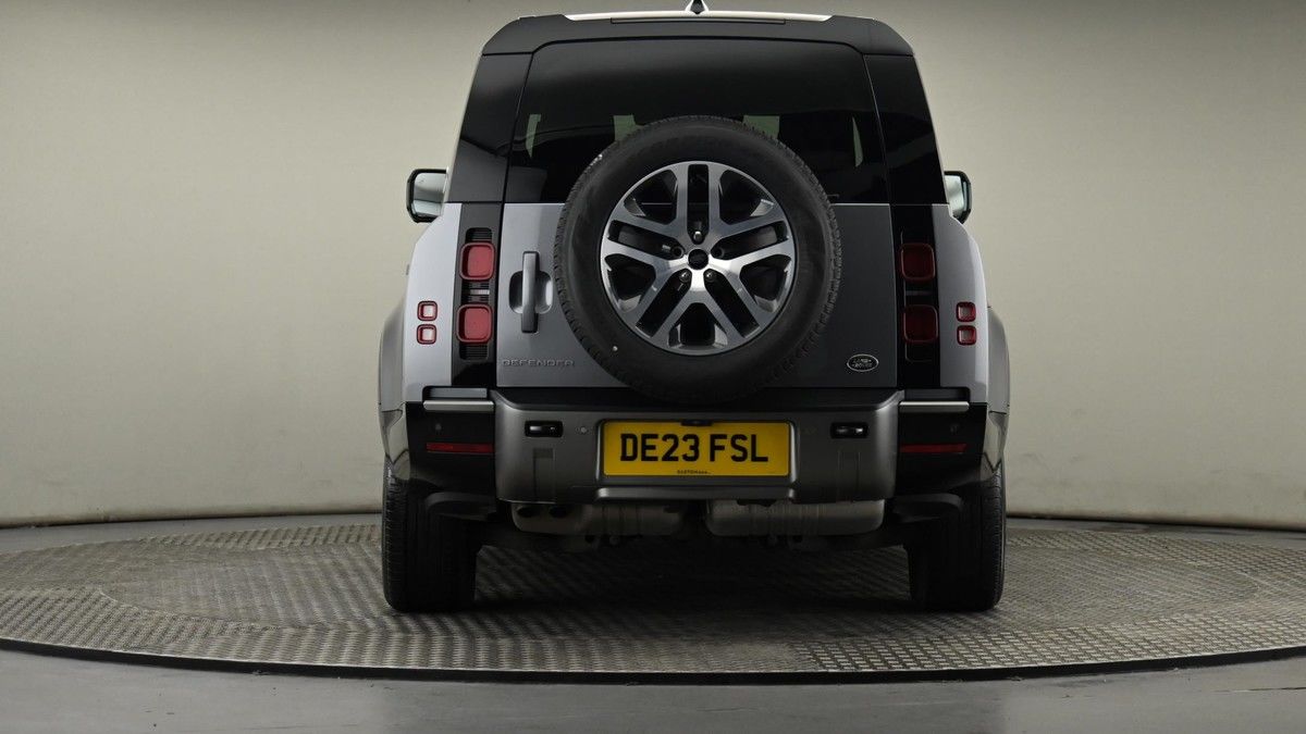 Land Rover Defender 130 Image 25