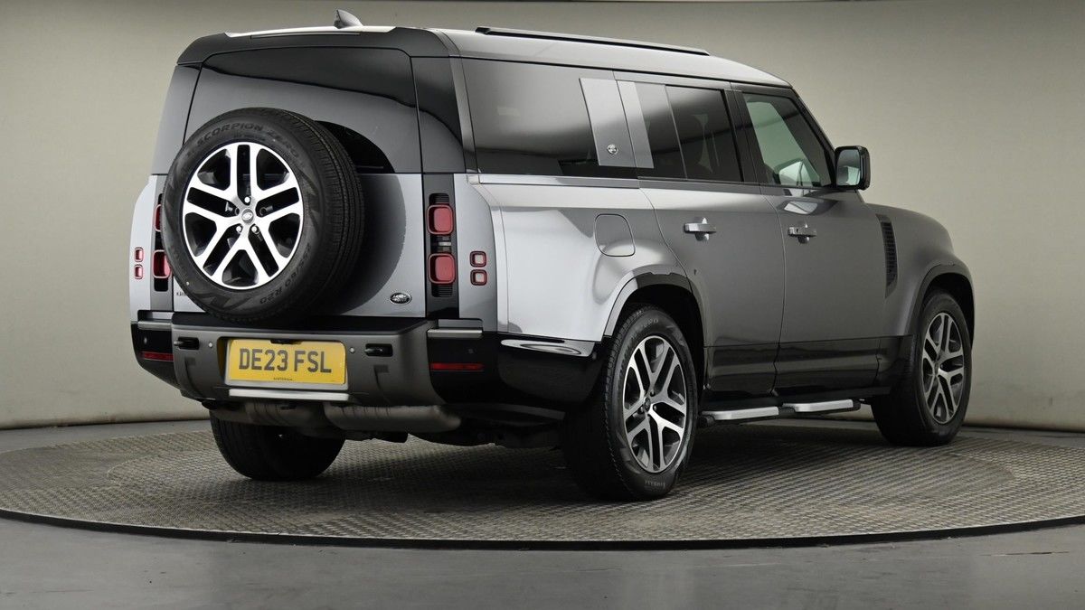 Land Rover Defender 130 Image 26