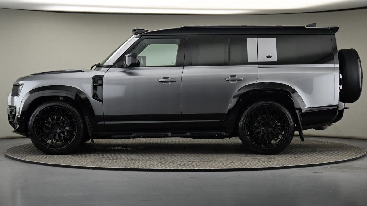 Land Rover Defender 130 Image 23