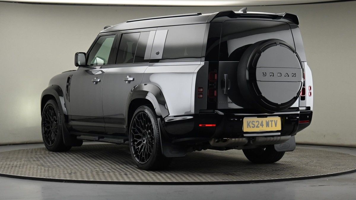 Land Rover Defender 130 Image 24