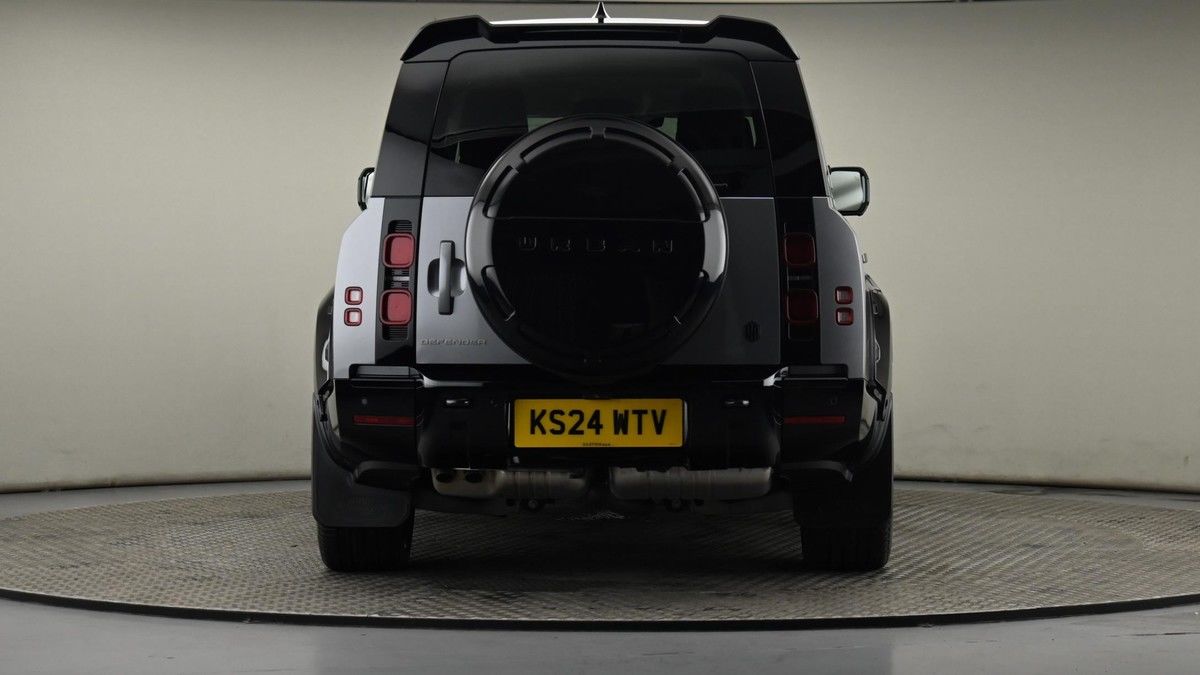 Land Rover Defender 130 Image 25