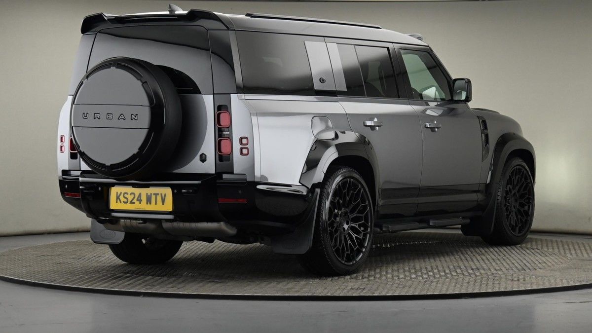 Land Rover Defender 130 Image 26