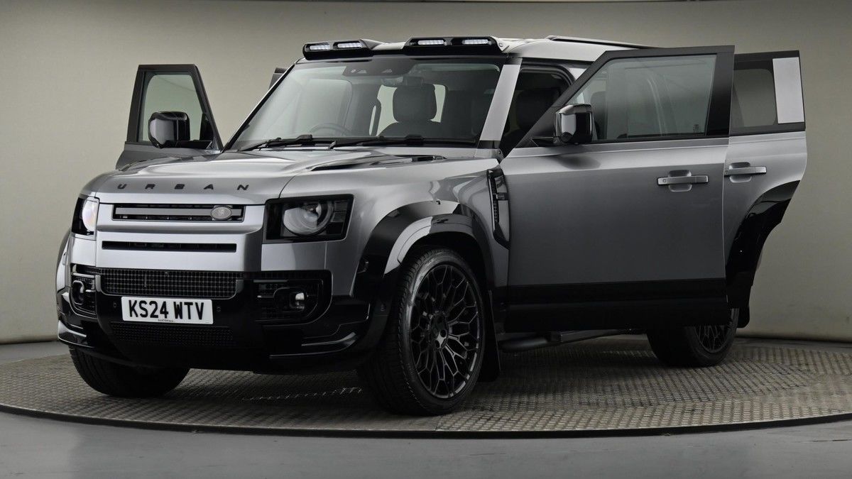 Land Rover Defender 130 Image 28
