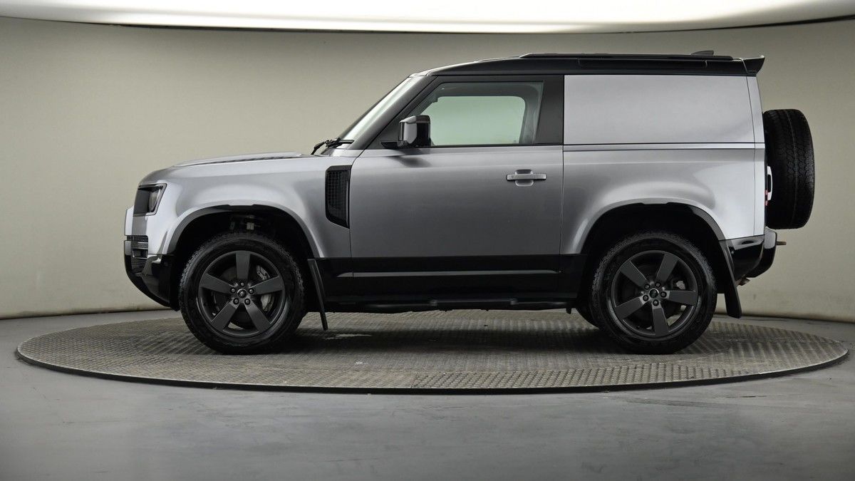 Land Rover Defender 90 Image 18