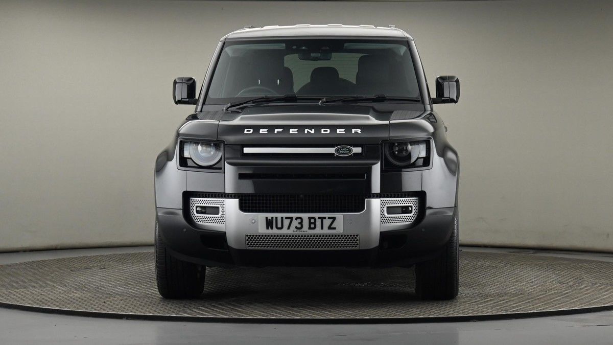 Land Rover Defender 110 Image 21