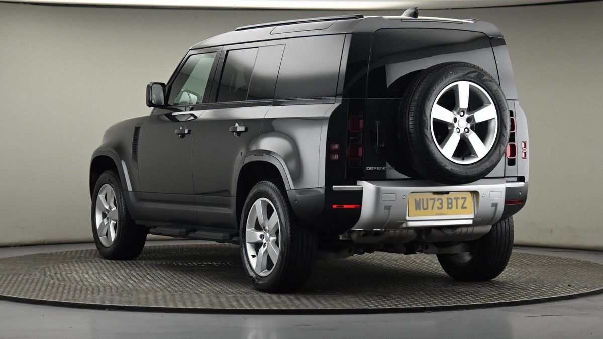 Land Rover Defender 110 Image 24
