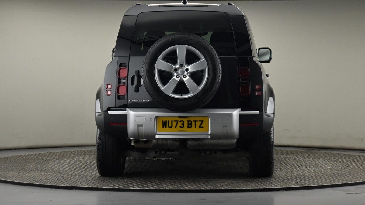 Land Rover Defender 110 Image 25