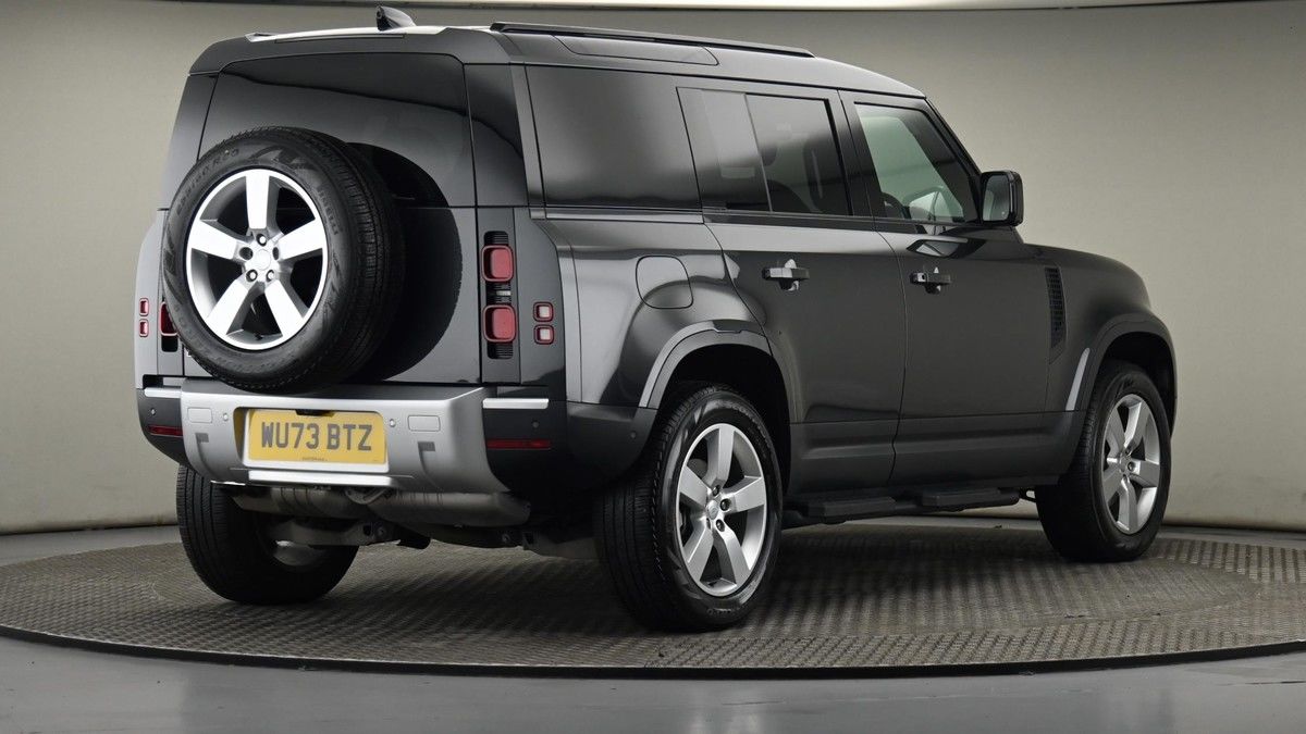Land Rover Defender 110 Image 26