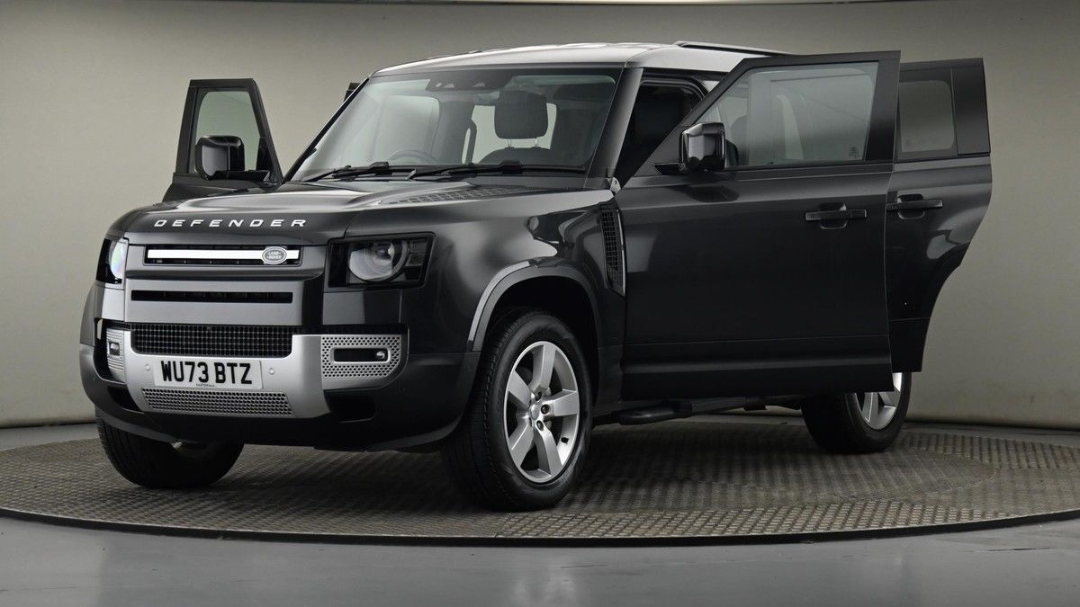 Land Rover Defender 110 Image 28