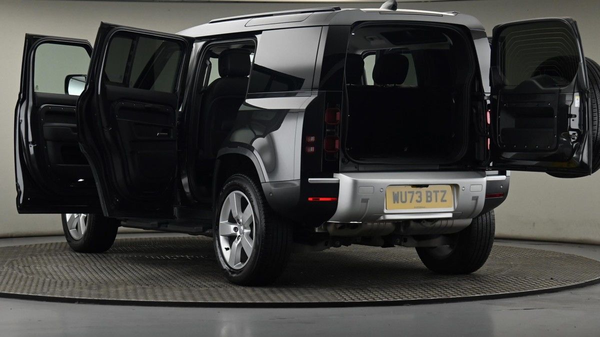 Land Rover Defender 110 Image 29