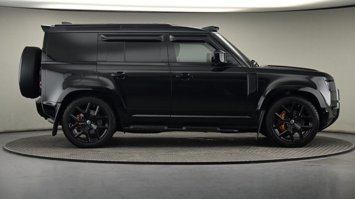 Land Rover Defender 110 Urban Image 26