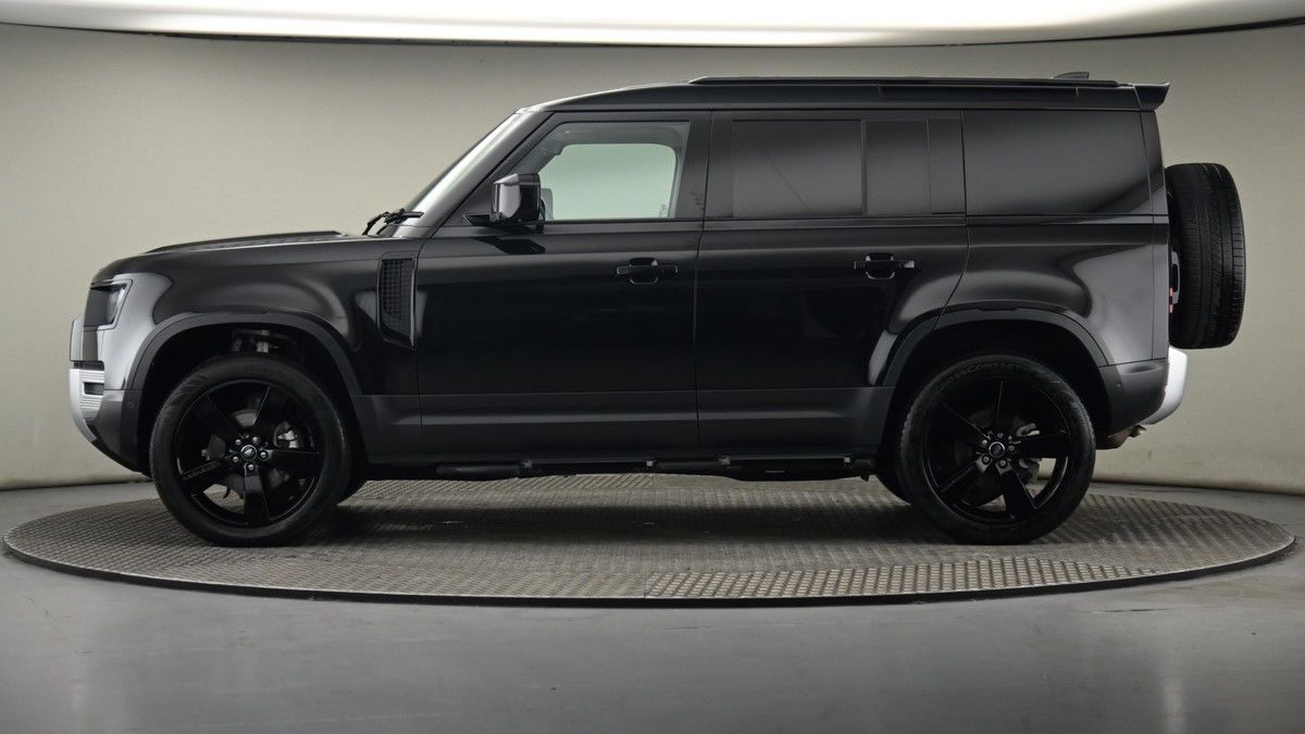 Land Rover Defender 110 Image 20