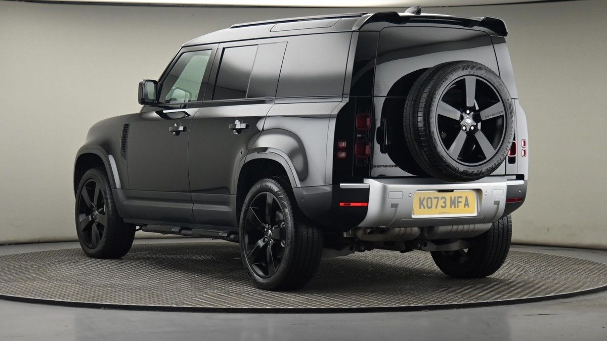 Land Rover Defender 110 Image 21