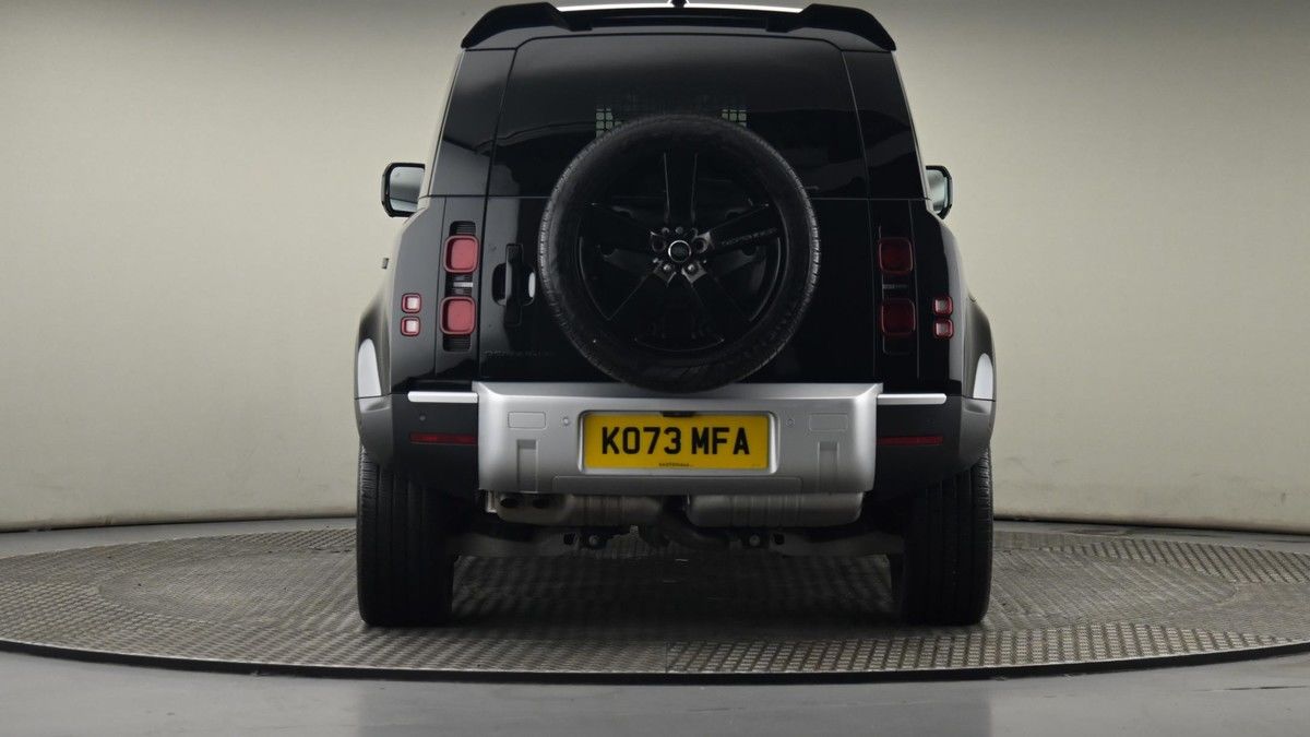 Land Rover Defender 110 Image 22