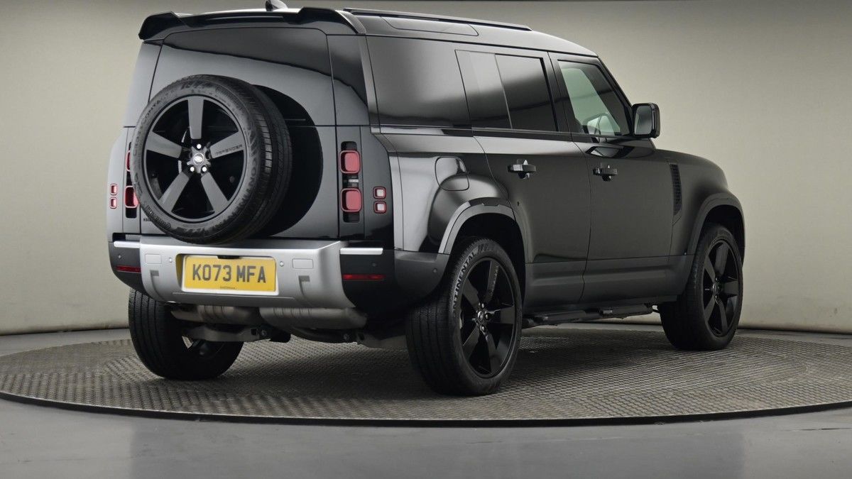Land Rover Defender 110 Image 23