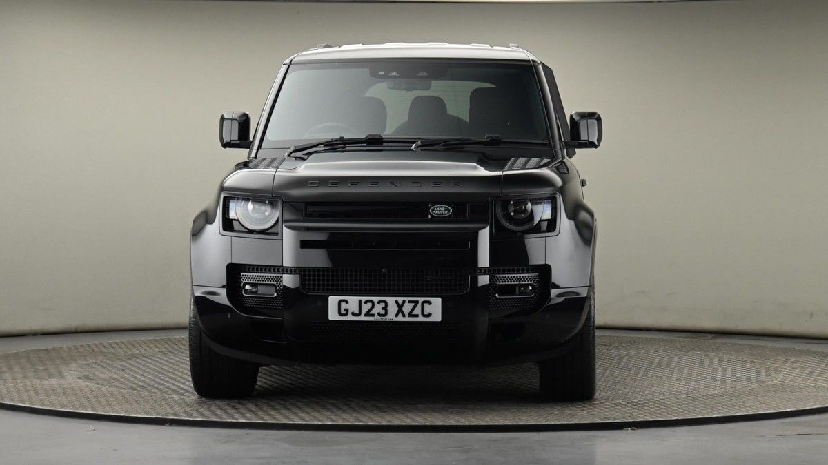 Land Rover Defender 110 Image 21