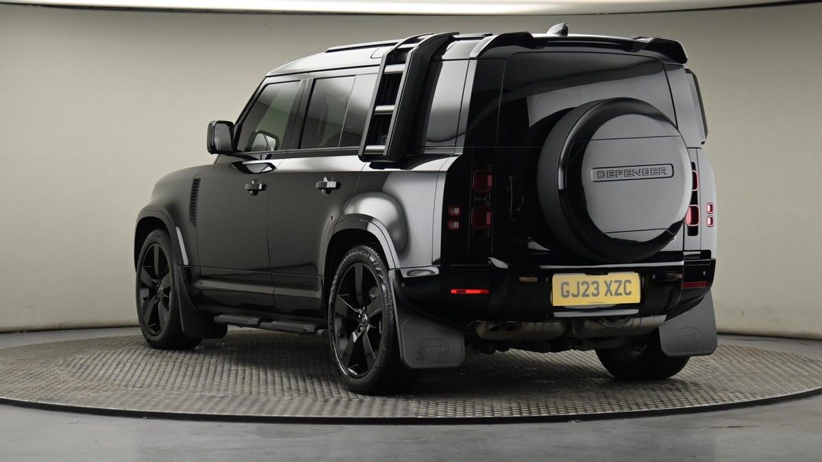 Land Rover Defender 110 Image 24