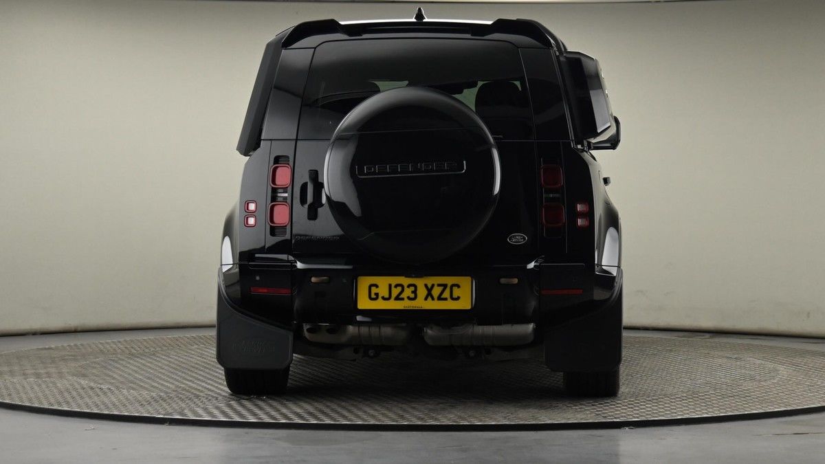 Land Rover Defender 110 Image 25
