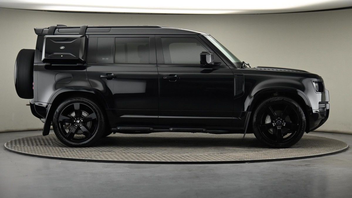 Land Rover Defender 110 Image 27