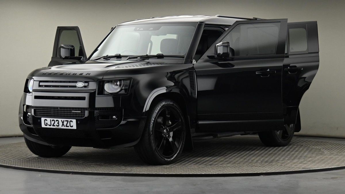 Land Rover Defender 110 Image 28