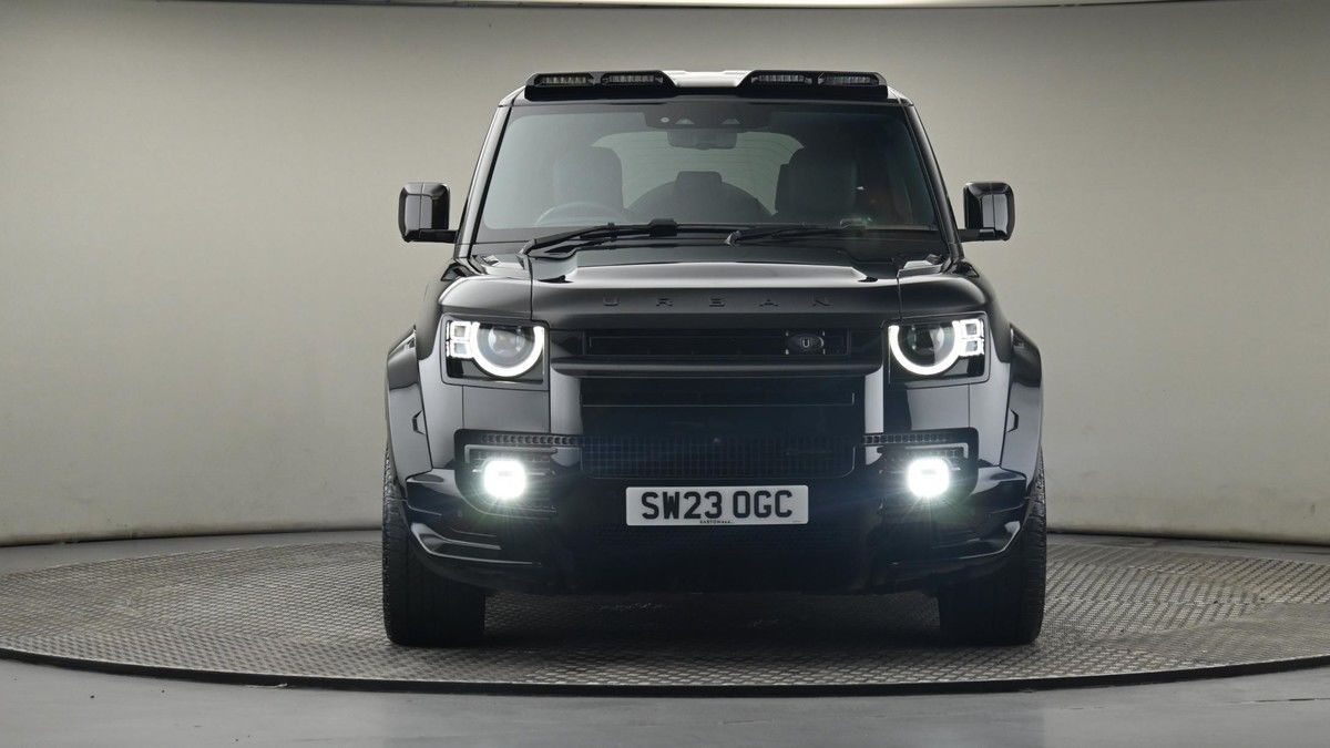 Land Rover Defender 110 Image 20