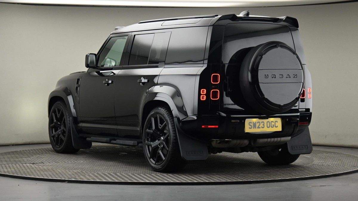 Land Rover Defender 110 Image 23