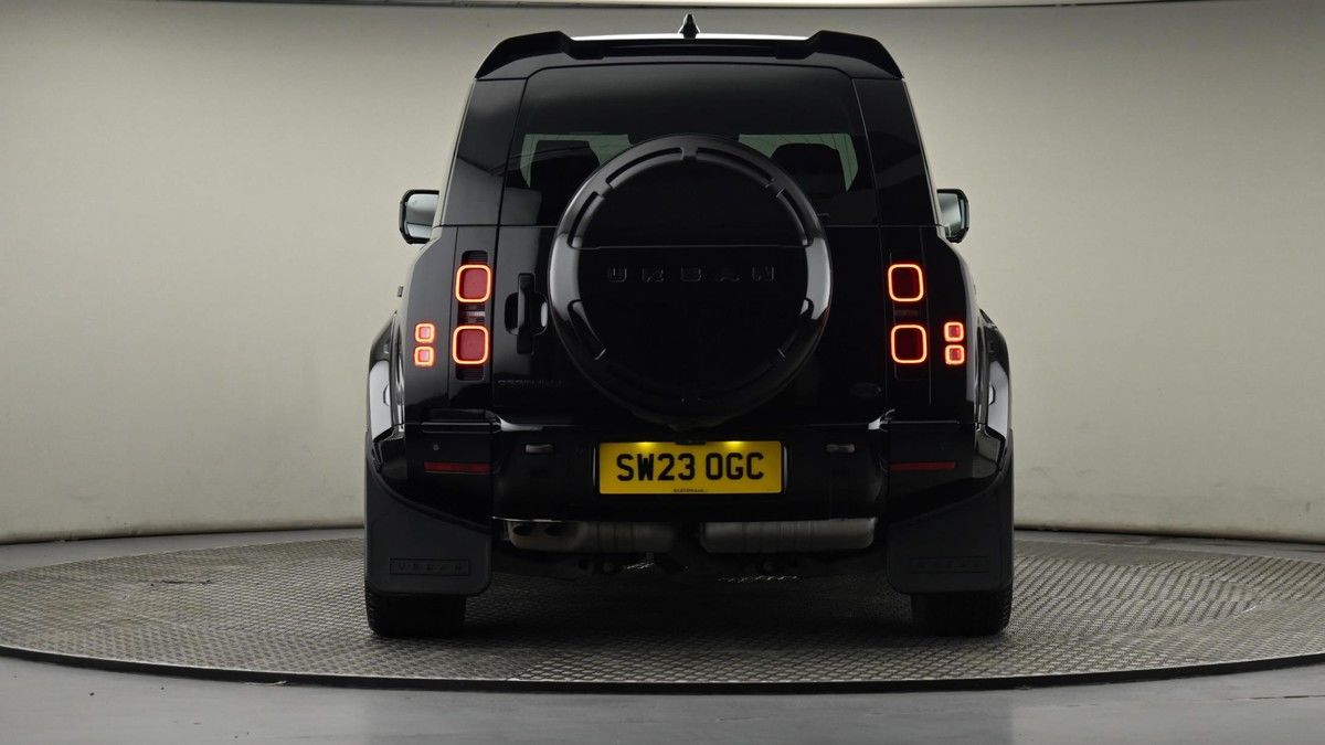 Land Rover Defender 110 Image 24