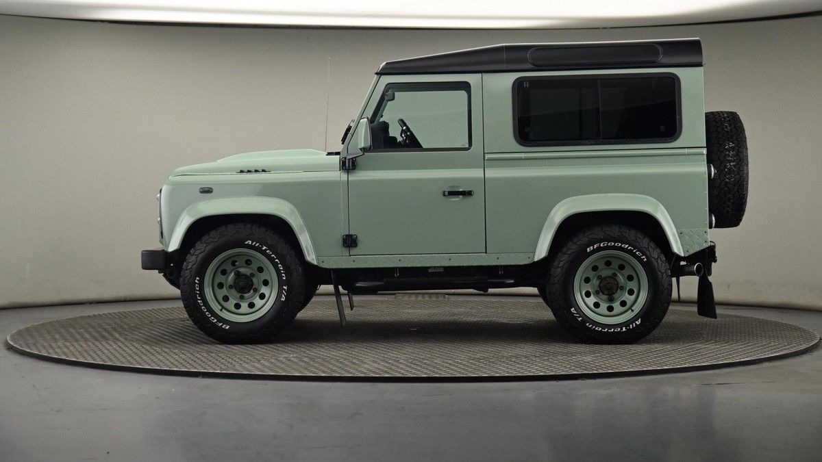 Land Rover Defender 90 Urban Image 23