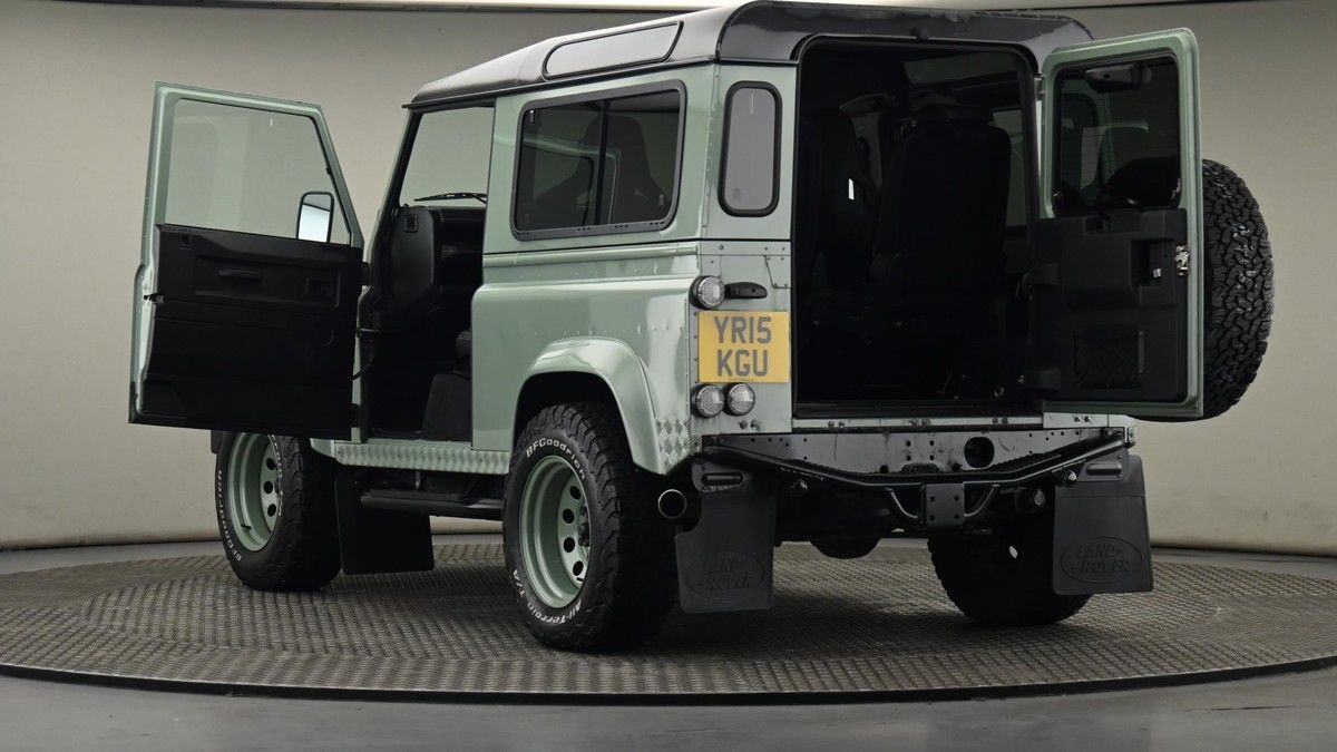 Land Rover Defender 90 Urban Image 29