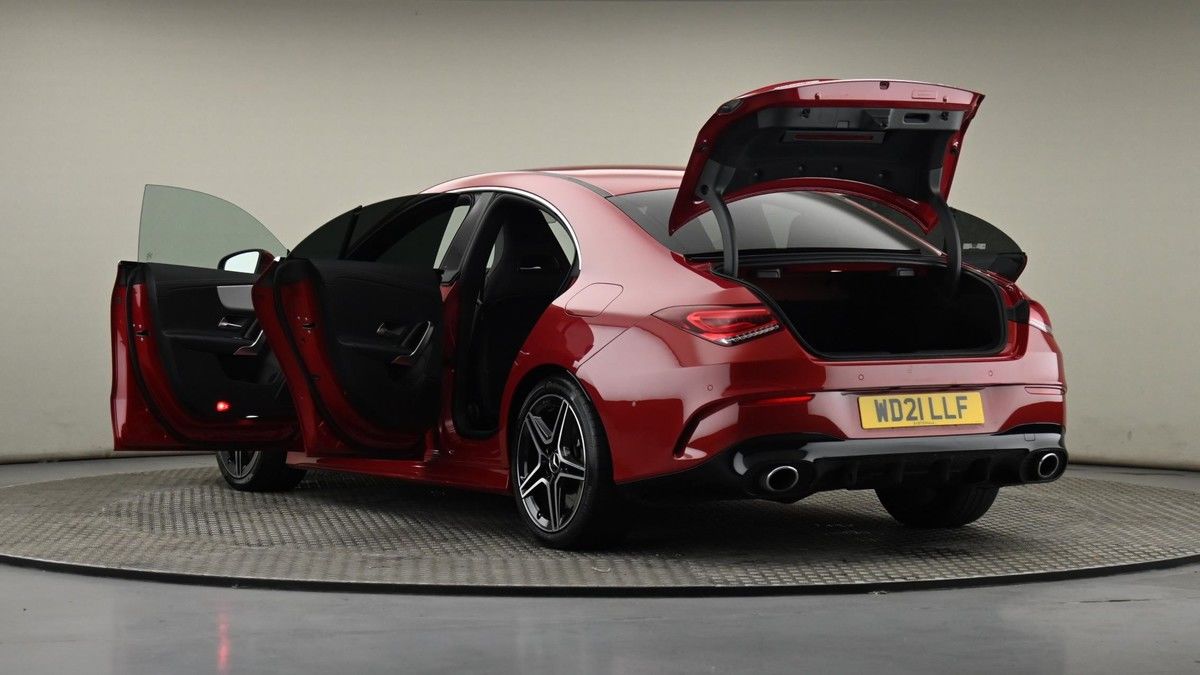 Mercedes-Benz CLA Image 28
