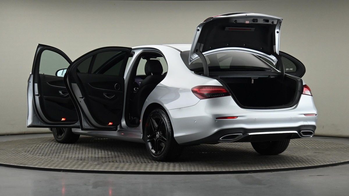 Mercedes-Benz E Class Image 28