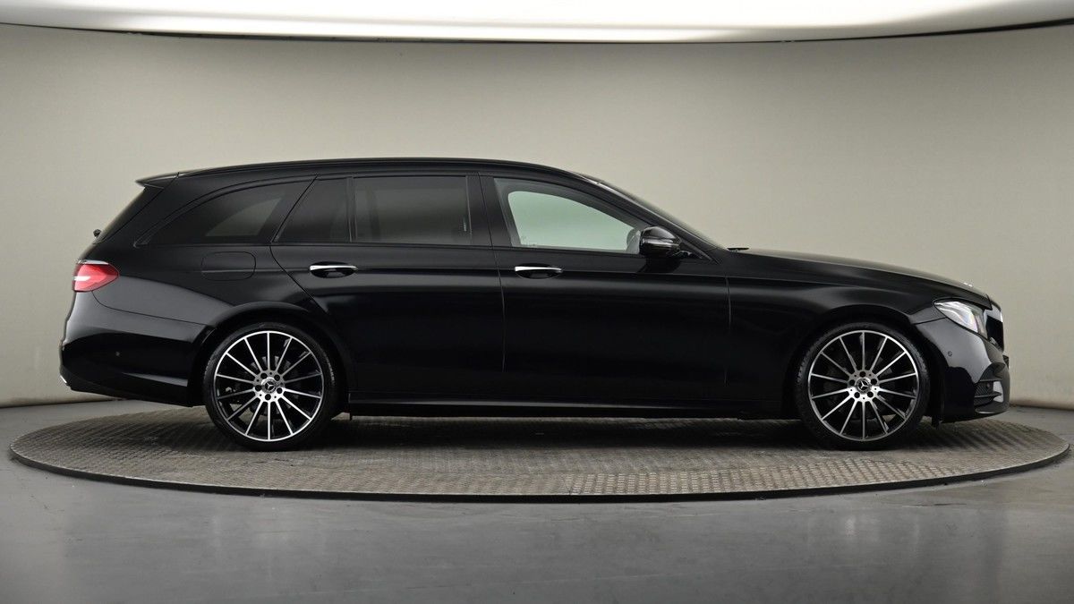 Mercedes-Benz E Class Image 27