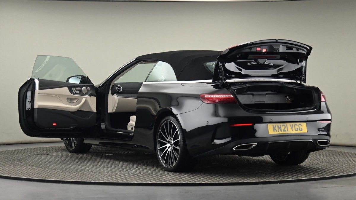 Mercedes-Benz E Class Image 29