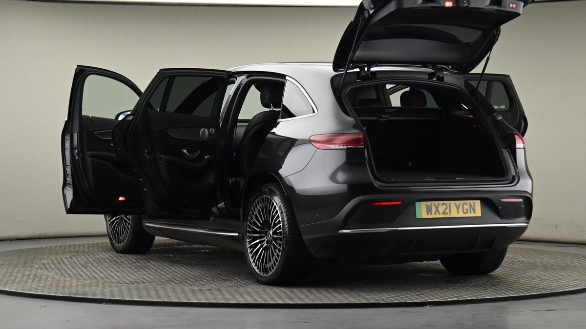 Mercedes-Benz EQC Image 29