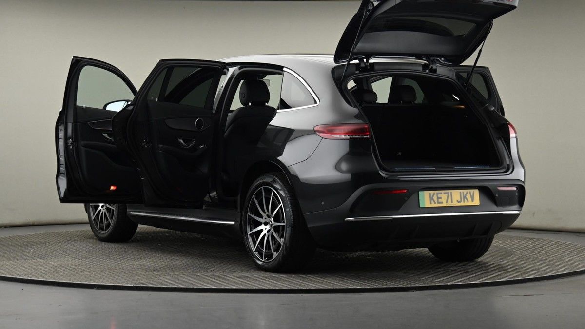 Mercedes-Benz EQC Image 28