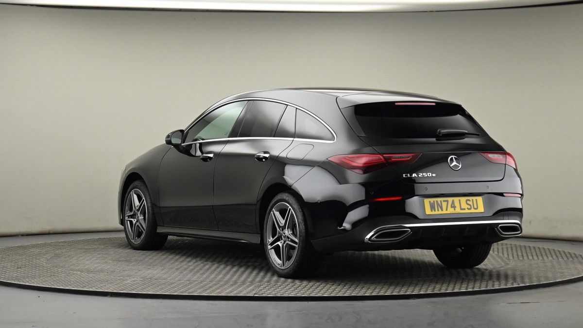 Mercedes-Benz CLA Image 24