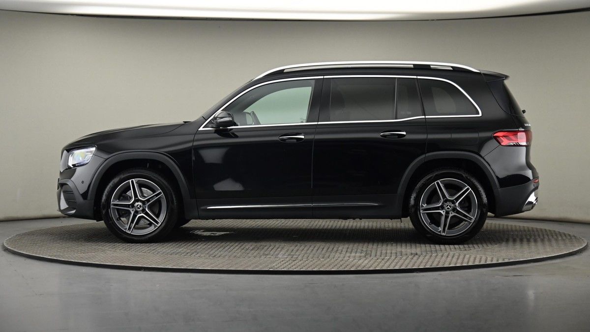 Mercedes-Benz GLB Image 23