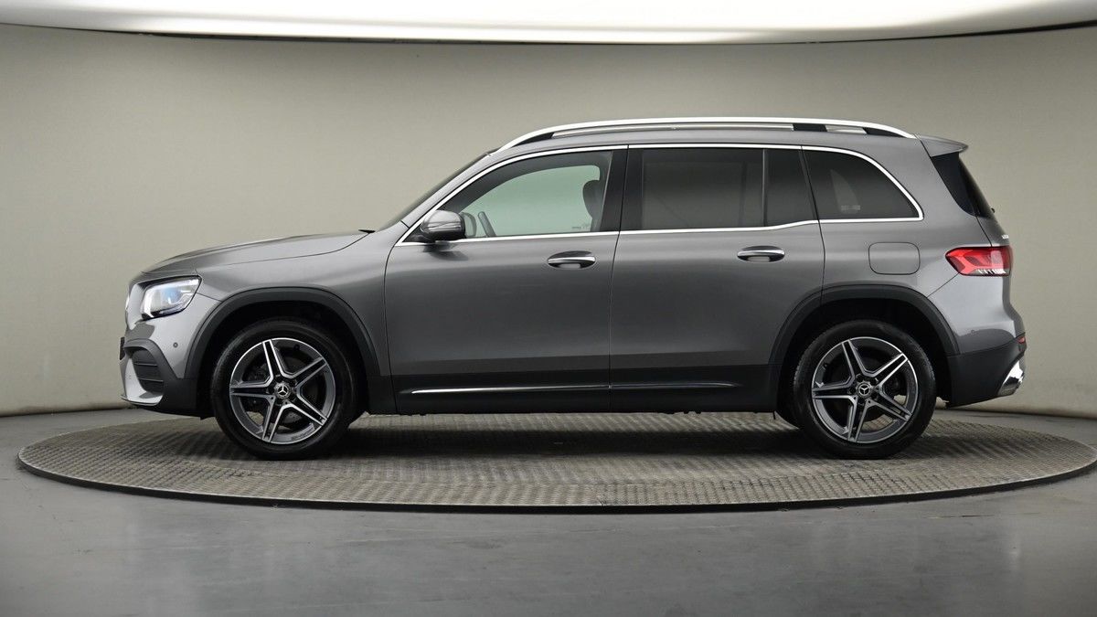 Mercedes-Benz GLB Image 23