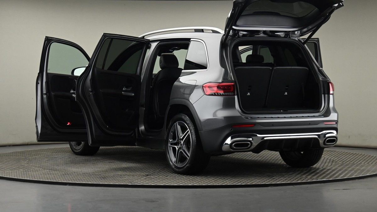 Mercedes-Benz GLB Image 29