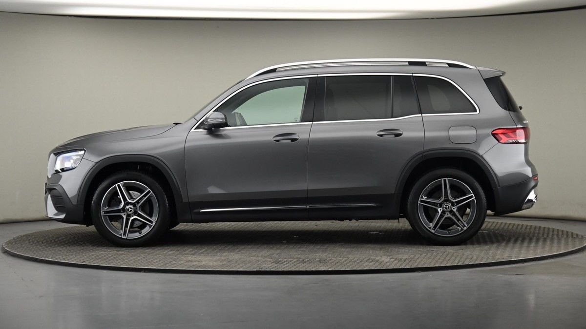 Mercedes-Benz GLB Image 23