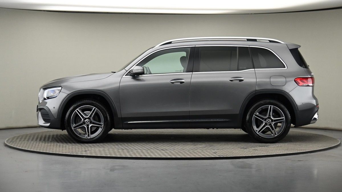 Mercedes-Benz GLB Image 23